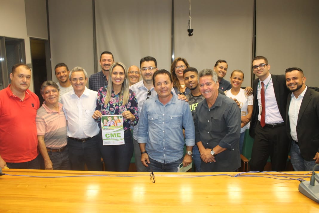 Deputada Jaqueline Silva reúne representantes comerciais de artigos de papelaria